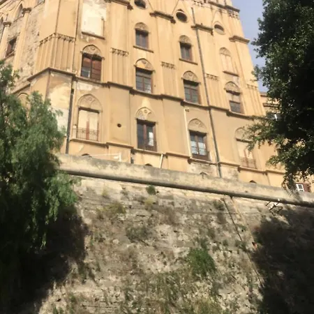 Around Cassaro House 別荘 パレルモ